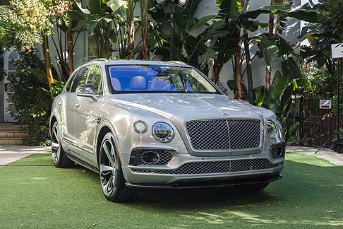 Bentley - Il potente SUV Bentley Bentayga First Edition dallo stile inimitabile sar prodotto in soli 608 esemplari, proprio come i cavalli erogati dal potente motore